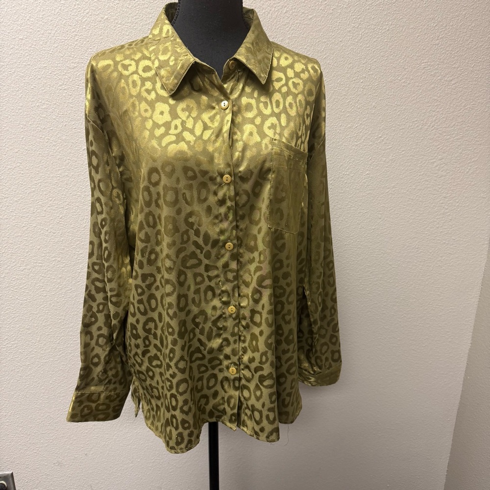 Umgee Army Green Leopard Satin Blouse Button Front Chic Top Large Trendy - Picture 2 of 9